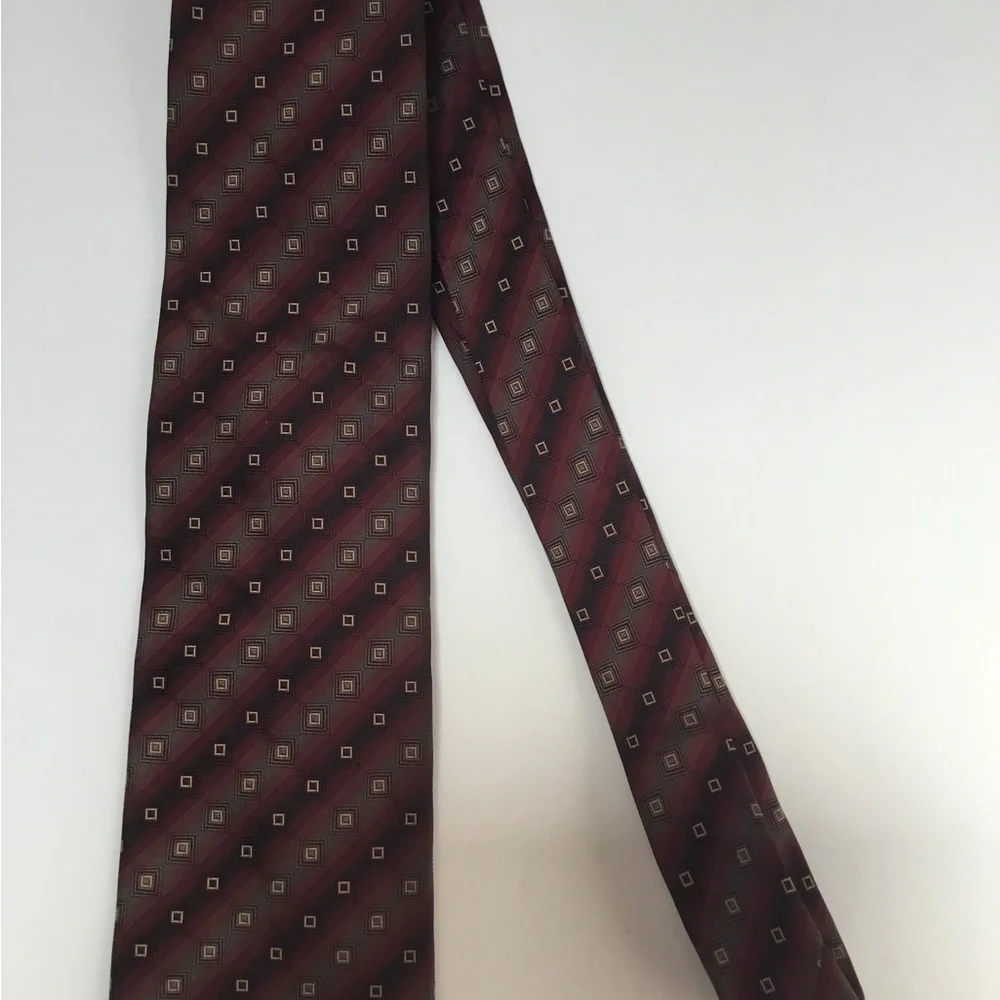 Men's Burgundy Geometric Pattern Tie - Classic Professional Style